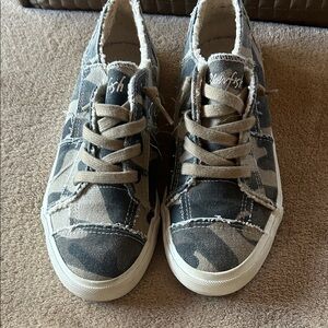 Blowfish womansGray Camo Sneakers